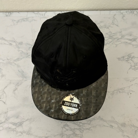 Zoo York Hat Black SnapBack Black Baseball Logo Streetwear Abstract Wide Bill C2 - Picture 5 of 8